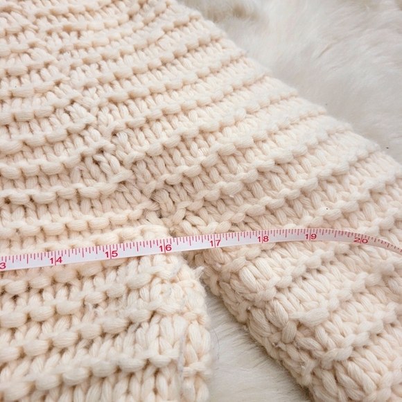 Adorable Gap sweater - Picture 3 of 5